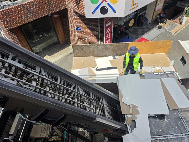 신평sk건설사무실 내부철거 작업 사진
